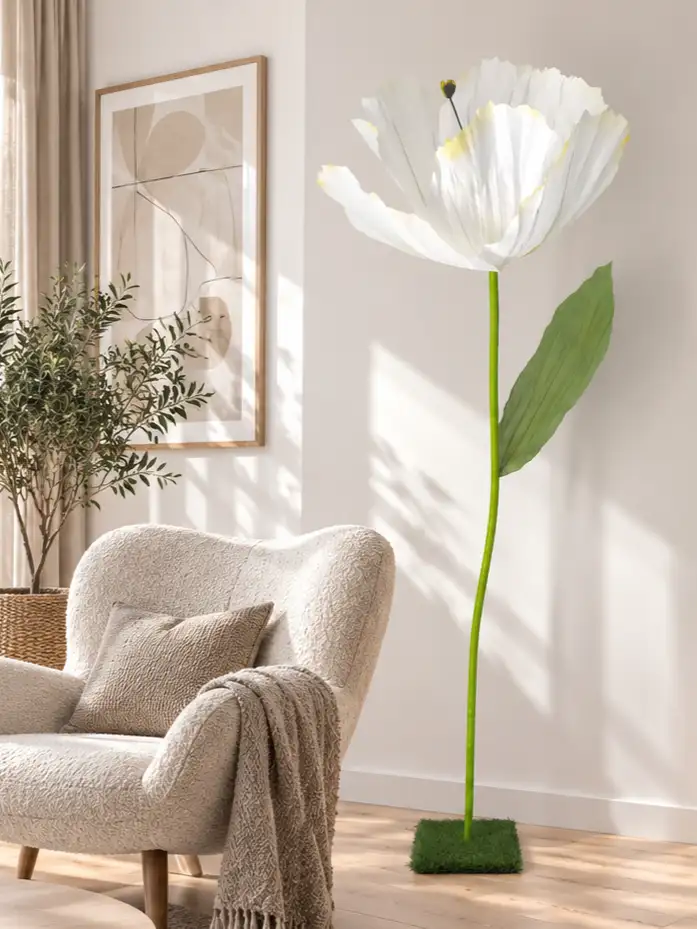 Tulipano Bianco Salotto minimalista scandinavo con fiore d'arte2